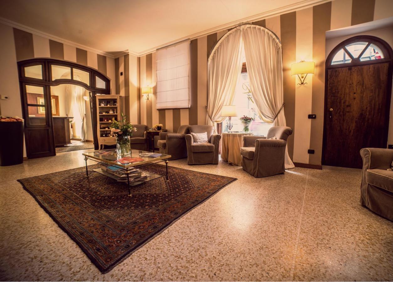 مبيت وإفطار ألبا Palazzo Finati المظهر الخارجي الصورة