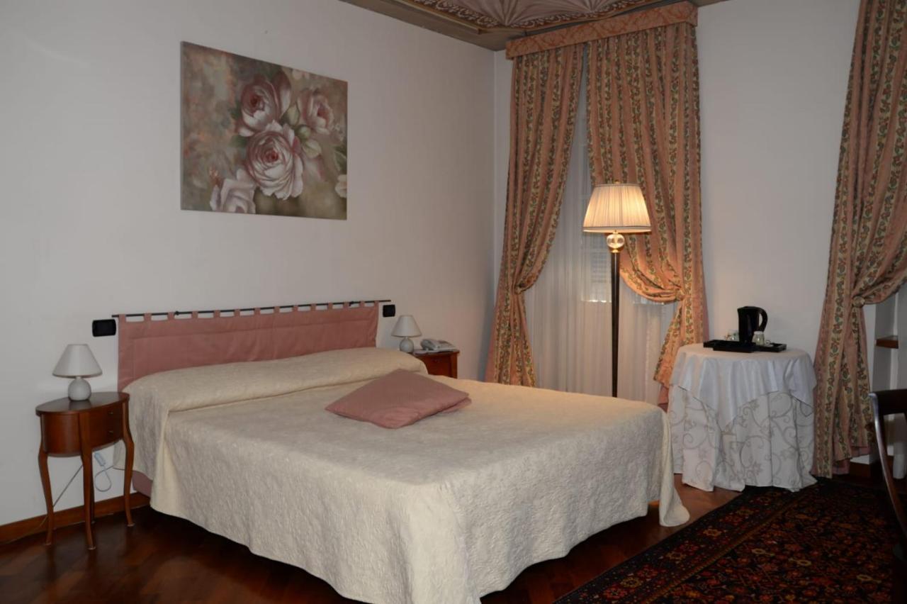 مبيت وإفطار ألبا Palazzo Finati المظهر الخارجي الصورة