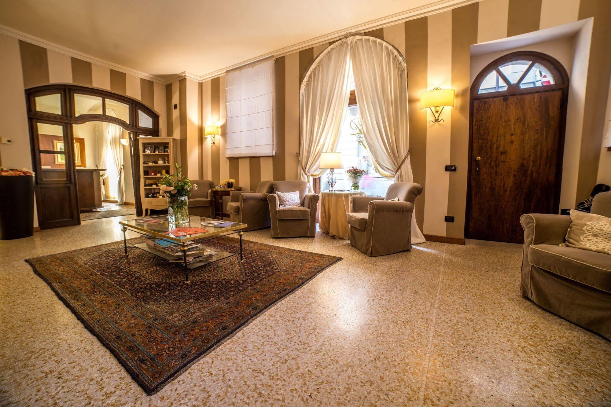 مبيت وإفطار ألبا Palazzo Finati المظهر الخارجي الصورة