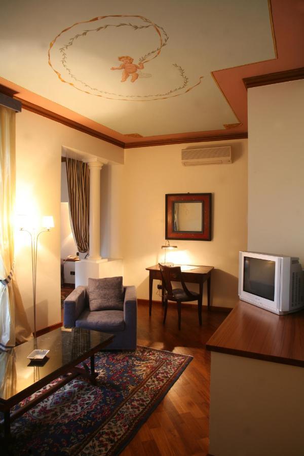 مبيت وإفطار ألبا Palazzo Finati الغرفة الصورة